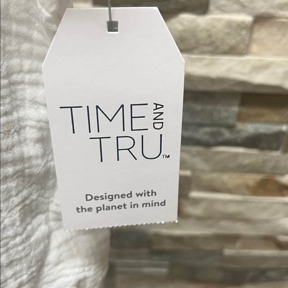 New Time & Tru Sleeveless Textured White Blouse - Picture 8 of 8